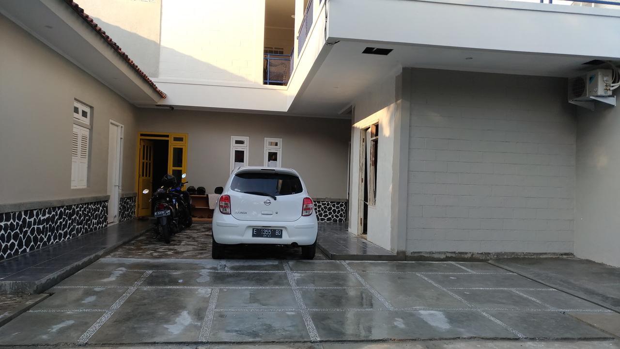 Roemah Kesambi Hotell Cirebon Eksteriør bilde